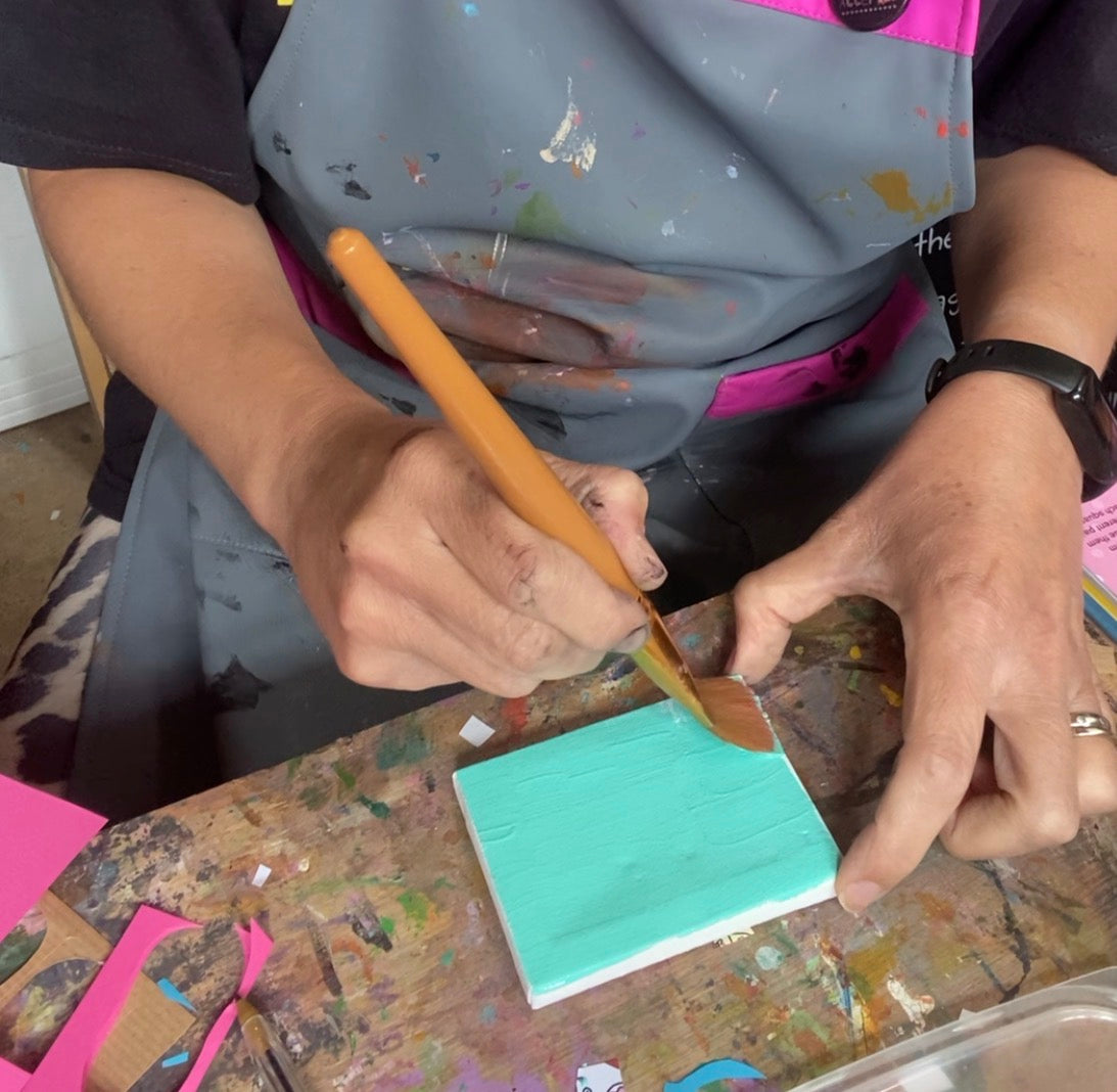 Hands at work - The Happy Snail